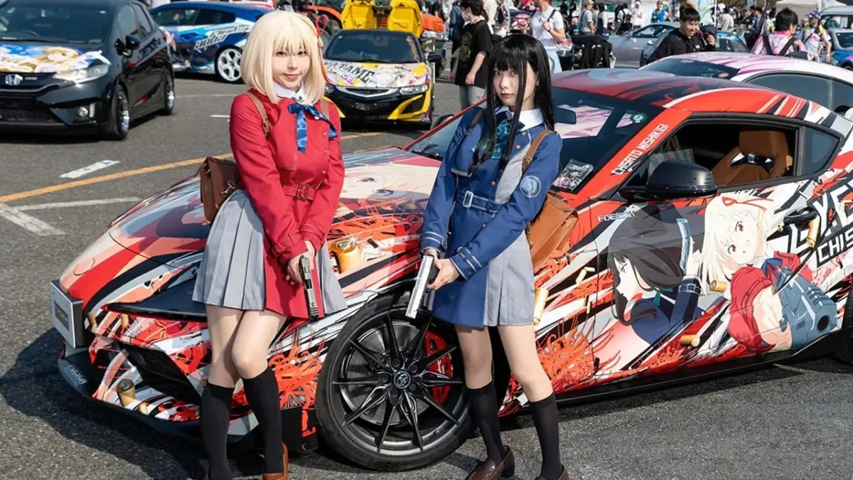 Odaiba Itasha Heaven 2025 reúne carros temáticos e cosplayers em Tóquio